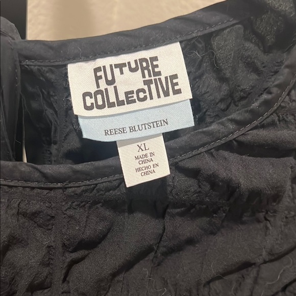 Black Puff Sleeve Cropped Blouse - Picture 2 of 3